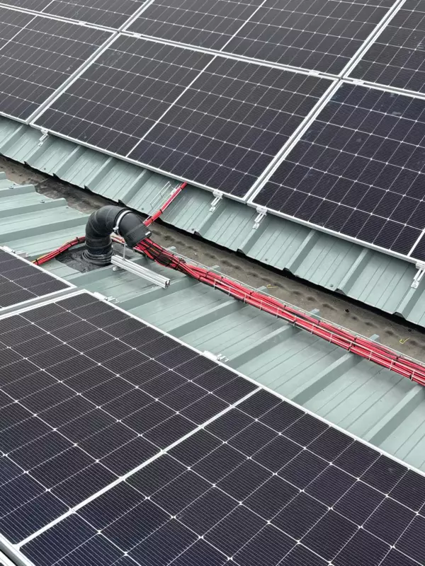 Batterijen en zonnepanelen-bouw-technics-1 - 