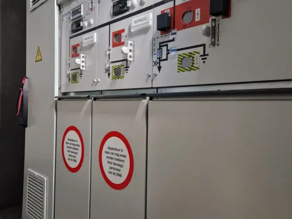 bouw-technics-industriele-elektriciteit-12 -  - Hoogspanningscabine & noodgenerator