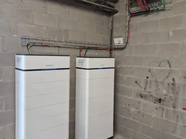 zonnepanelen-batterij-installatie-veurne-bouw-technics-2 -  - Plaatsing zonnepanelen en batterij installatie Veurne