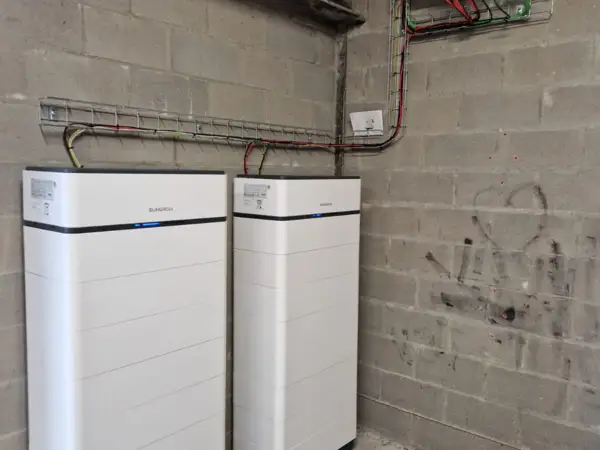 zonnepanelen-batterij-installatie-veurne-bouw-technics-1 -  - Plaatsing zonnepanelen en batterij installatie Veurne