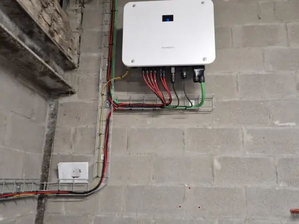 zonnepanelen-batterij-installatie-veurne-bouw-technics-3 -  - Plaatsing zonnepanelen en batterij installatie Veurne